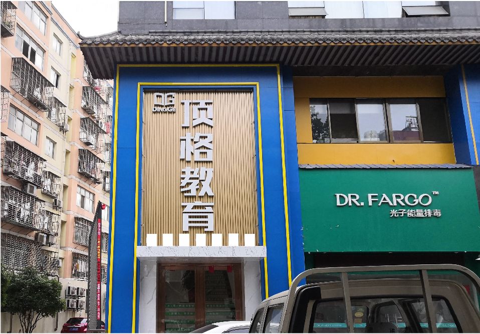 寻甸门头设计要符合门店特色。