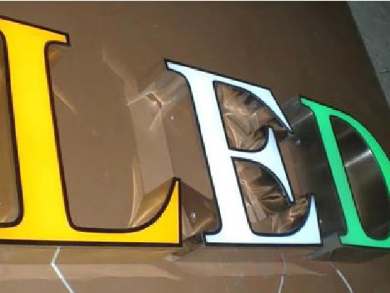 寻甸介绍LED招牌的基础知识。